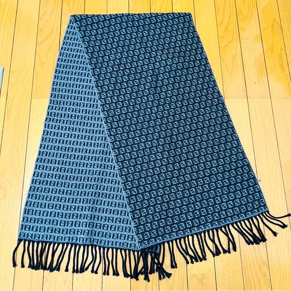 Fendi Zucca FF Logo Knit 100% Wool Gray/Black Stole/Muffler/Shawl - Picture 1 of 15